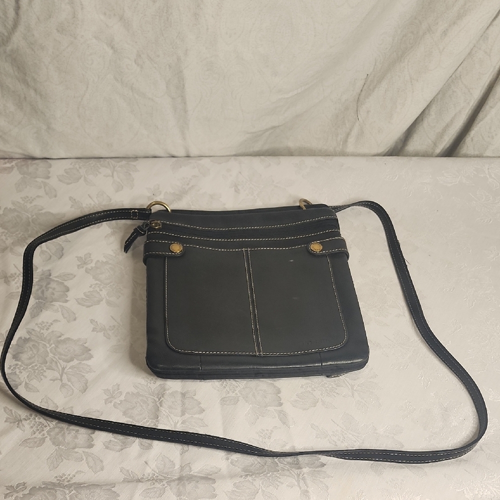 Vintage Fossil Leather Bag With Built In Wallet!!